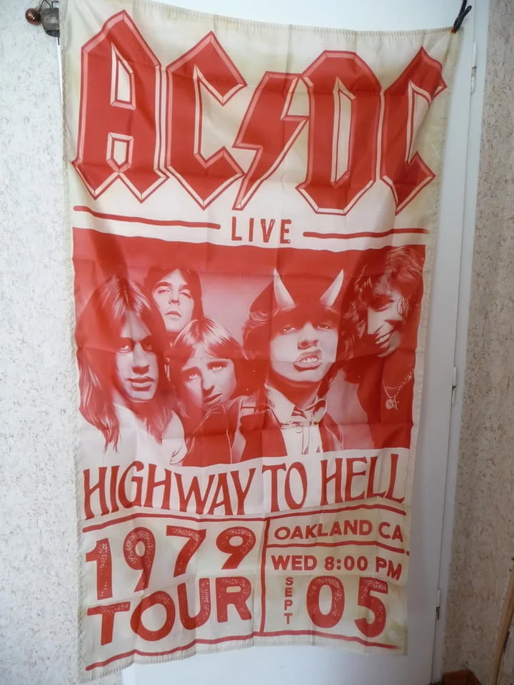 Знаме AC/DC Highway to Hell Live 1979 Tour на живо концерт хеви метъл рок музика китари хитове класа
