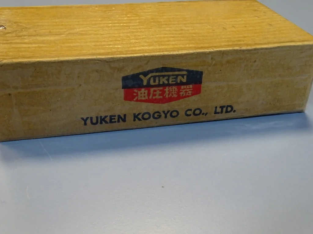 Хидравличен разпределител YUKEN DSG-01-3C4-D24-50 directional valve 24VDC — снимка 9