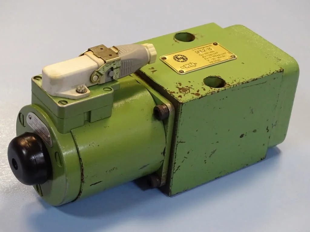 Хидравличен разпределител Hydraulik Ring SFE2-15 directional valve 24VDC — снимка 3