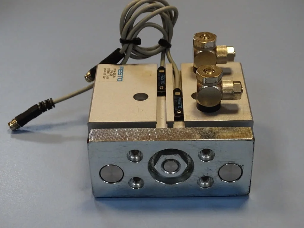 Пневматичен цилиндър Festo DFM-25-20-P-A-GF Guided drive — снимка 2