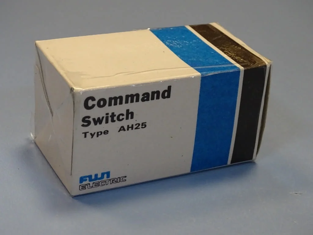 Команден бутон (светещ) червен FUJI Electric AH25-L2R10E command switch — снимка 9