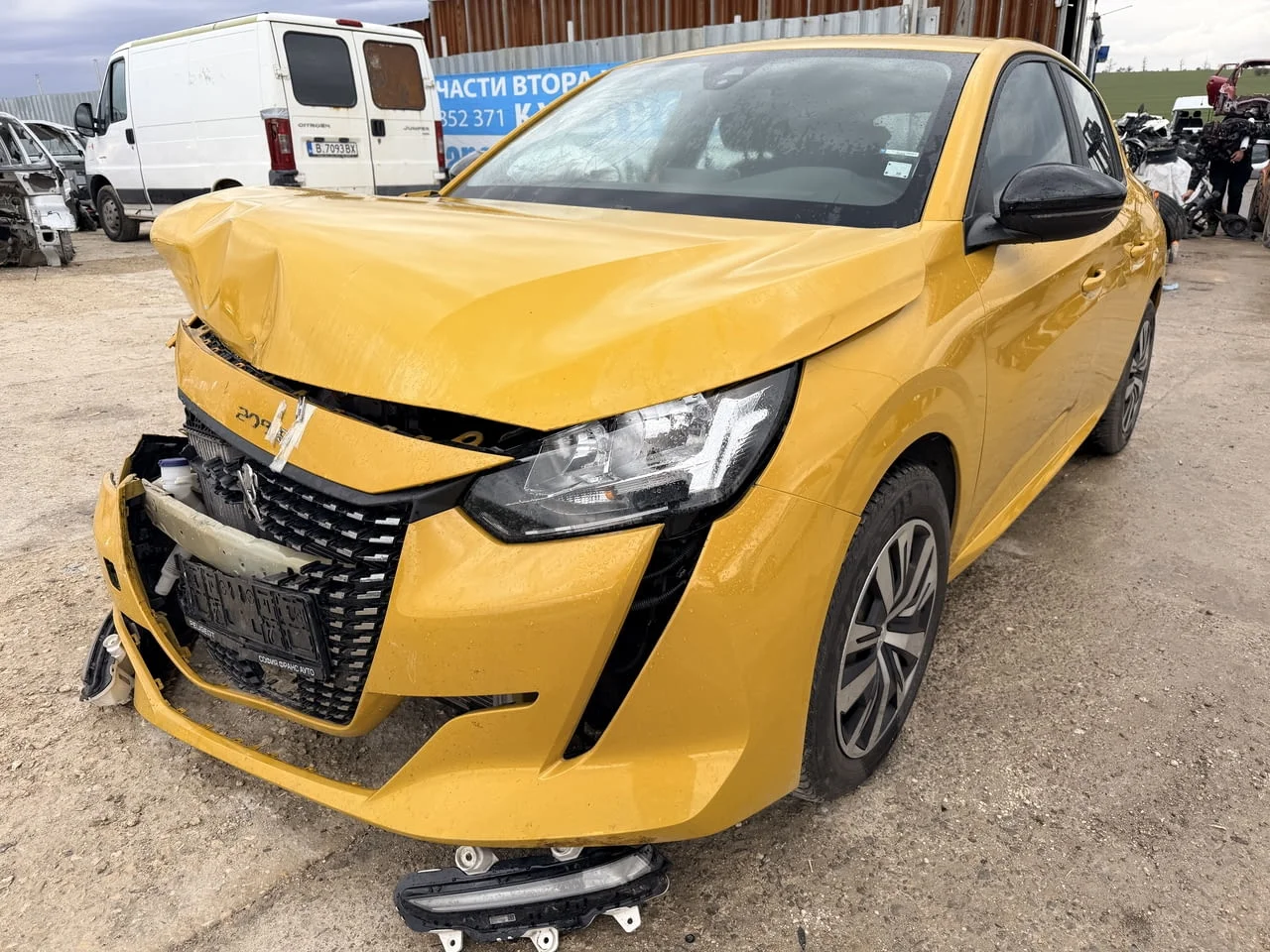 Peugeot 208 1.2 PureTech, двигател HNE, 101 кс., 6 ск., 2024г., 40000 км., евро 6D, Пежо 208 1.2 Pur