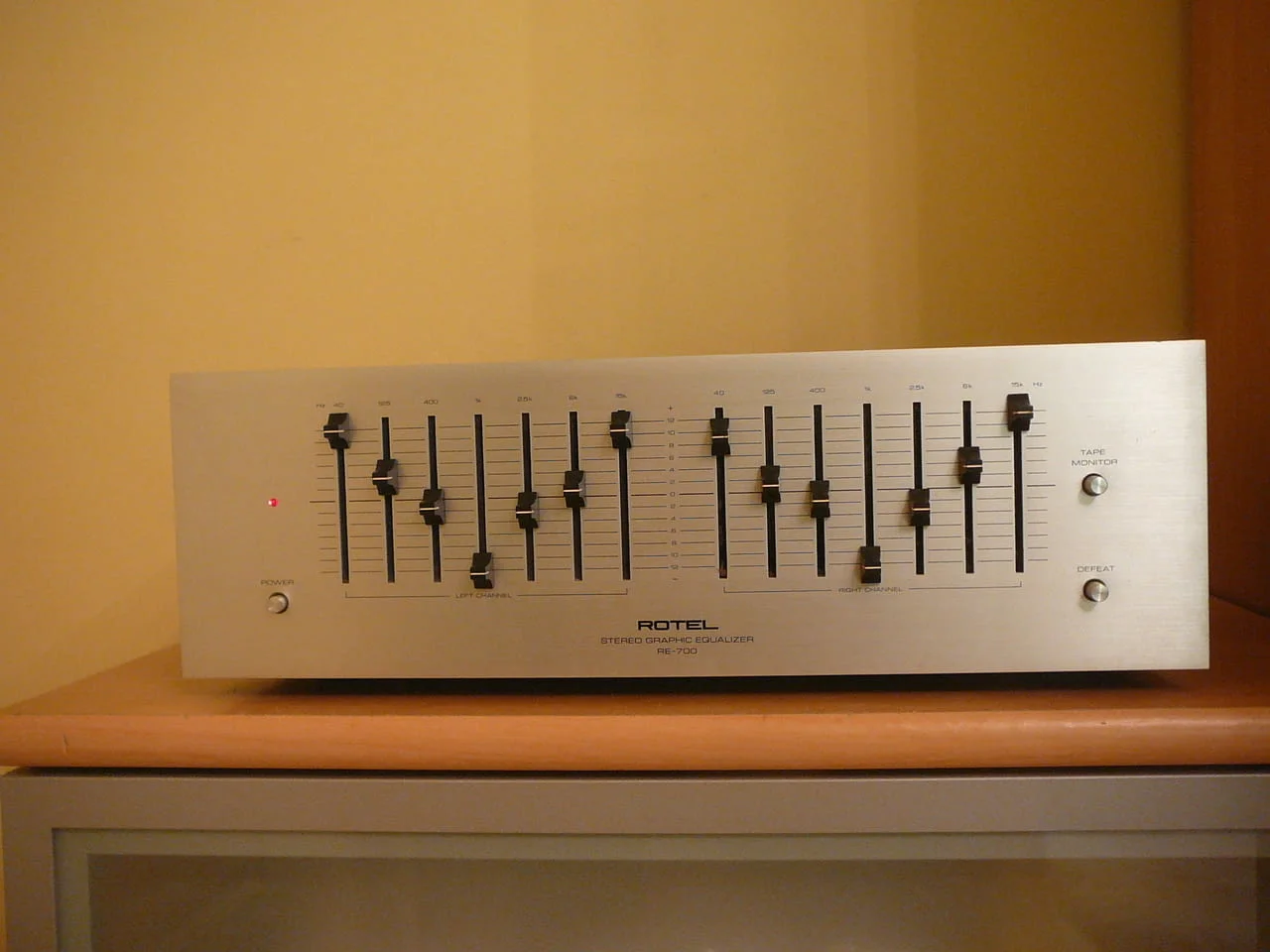 Rotel re-700