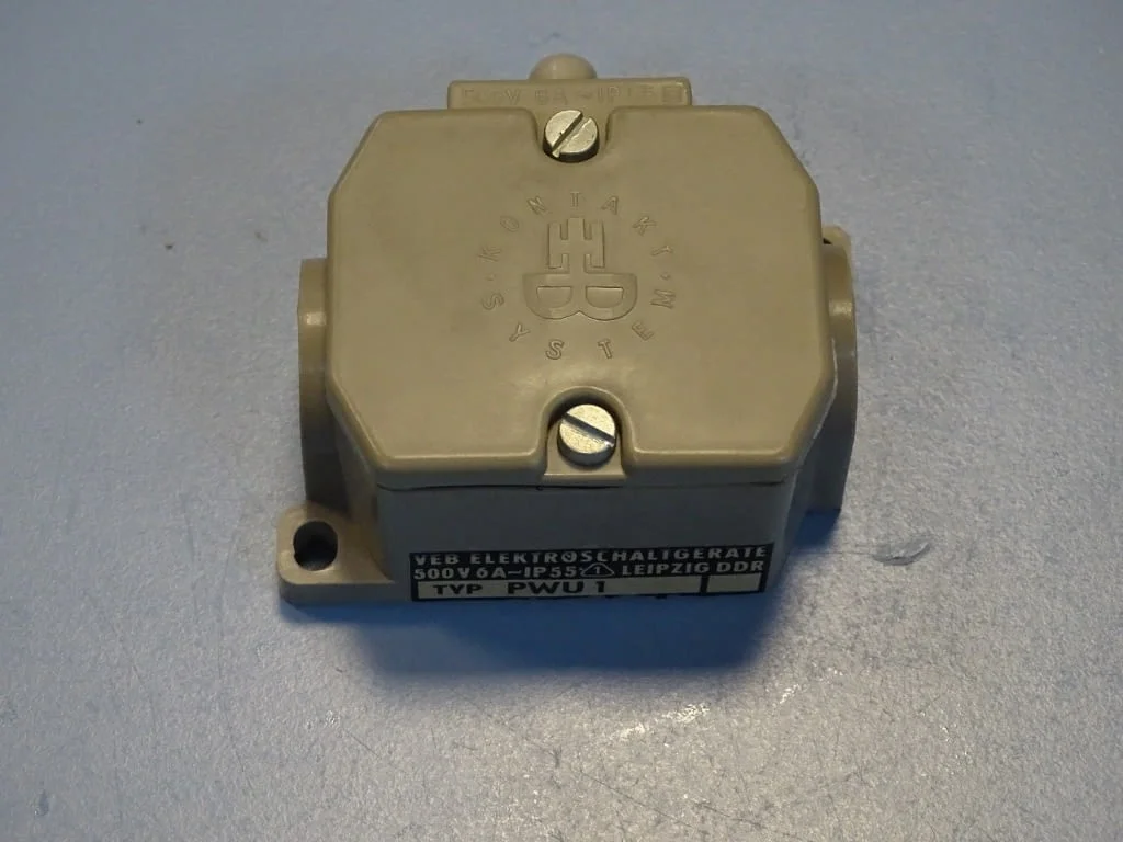 Краен изключвател VEB Electroschaltgerate Robotron PWU1 Limit Switch 6A 500VAC — снимка 4