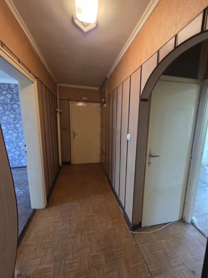 Просторен тристаен апартамент с отличен потенциал в кв.Куба, гр.Хасково — снимка 3