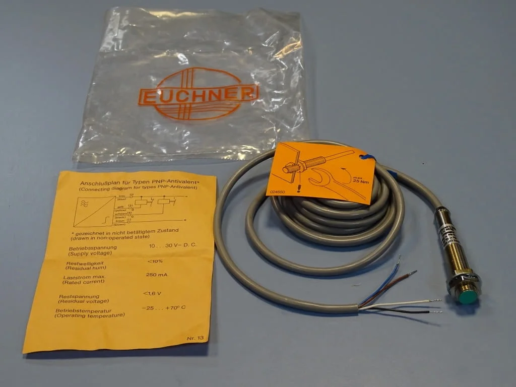 Индуктивен датчик EUCHNER EGT 12X02UP024 precision proximity switch 10-30VDC