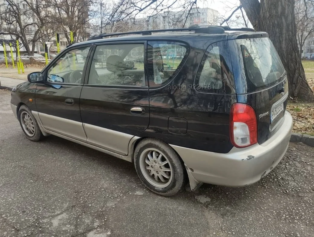 Продавам Киа Каренс
