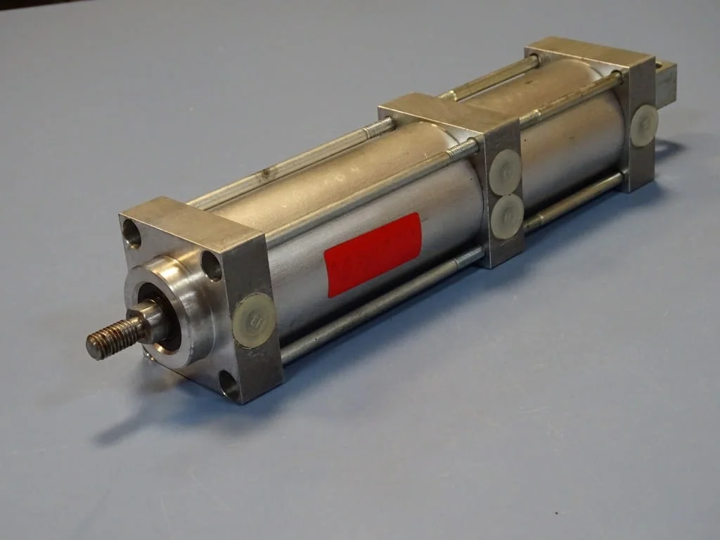 Пневматичен цилиндър двойнодействащ ROGATTI pneumatic cylinder
