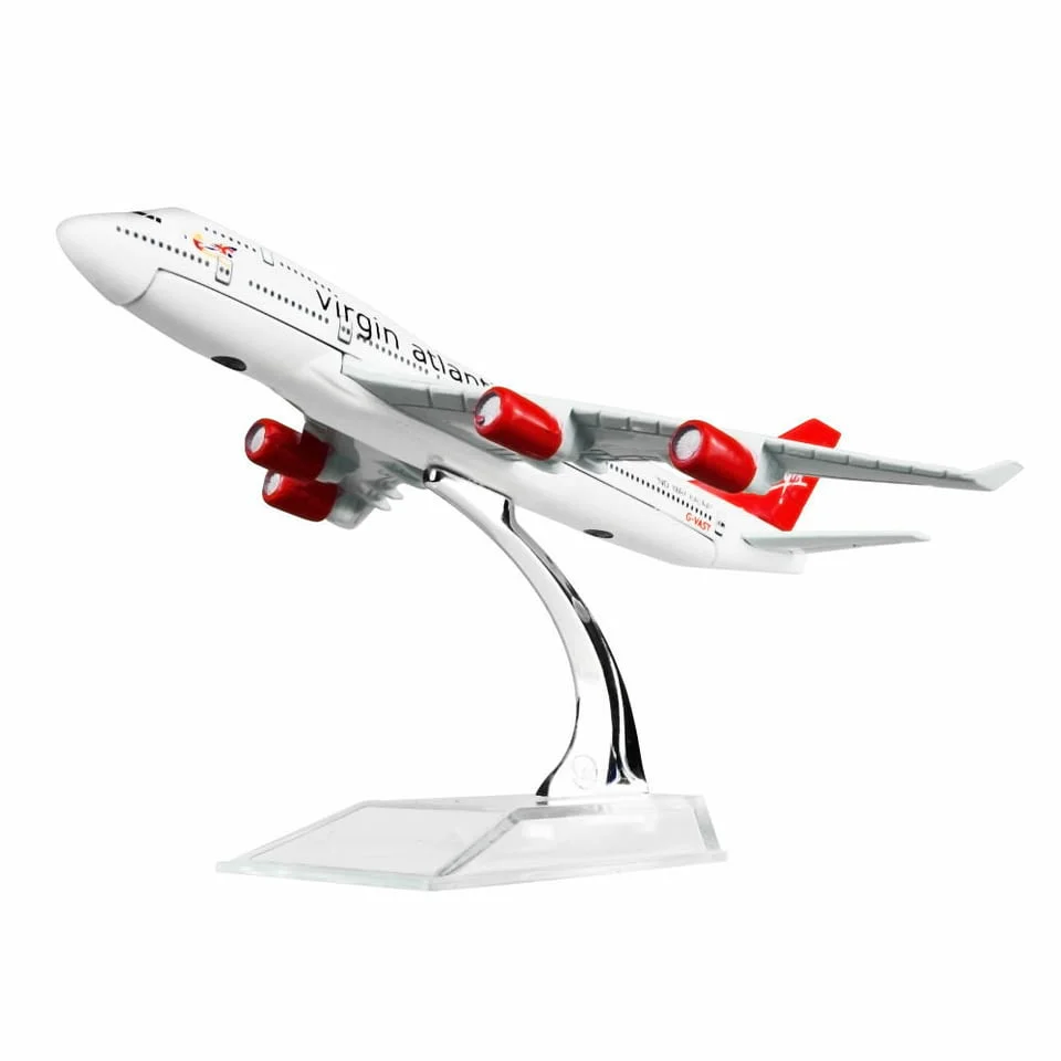 Бойнг 747 самолет модел макет Virgin Atlantic метален черна кутия стюардеса презокеански полет пилот