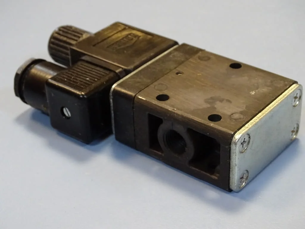 Пневматичен разпределител SHOKU-HERION 3EC-8E solenoid valve 100VAC — снимка 7