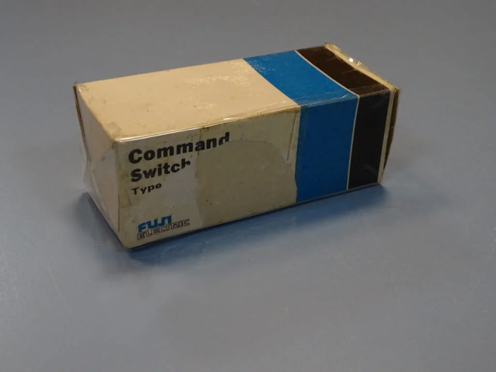 Команден бутон (светещ/задържане)FUJI Electric AH25-L6R10E command switch — снимка 7