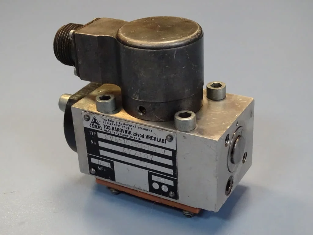 Хидравличен пропорционален клапан TOS Rakovnik SVG-10/M3-06-0 servo valve — снимка 2