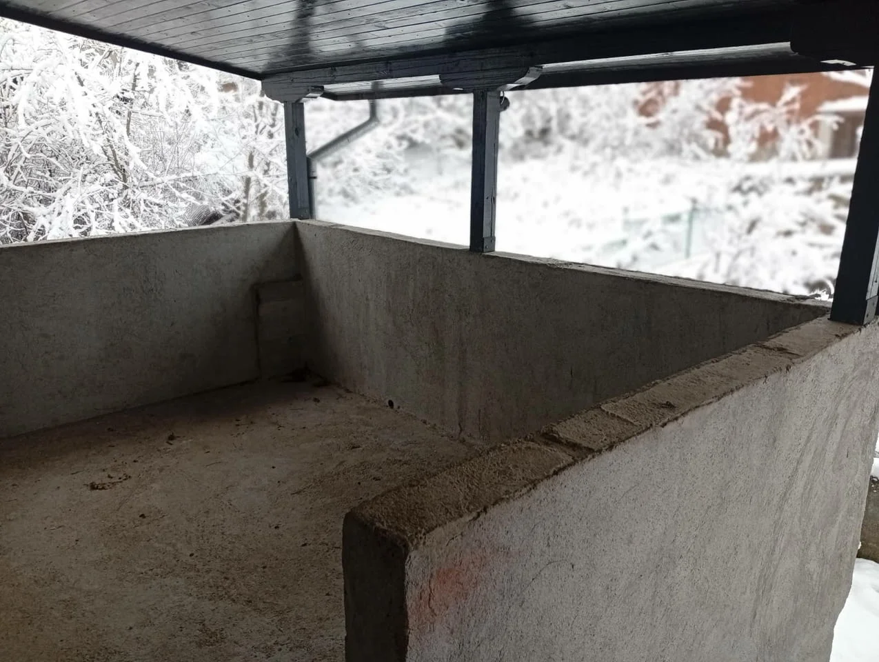 Двуетажна къща разположена в с.Динево, обл.Хасково — снимка 9