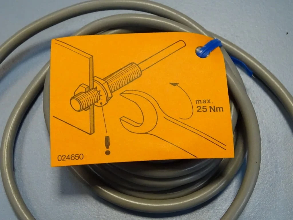 Индуктивен датчик EUCHNER EGT 12X02UP024 precision proximity switch 10-30VDC — снимка 3