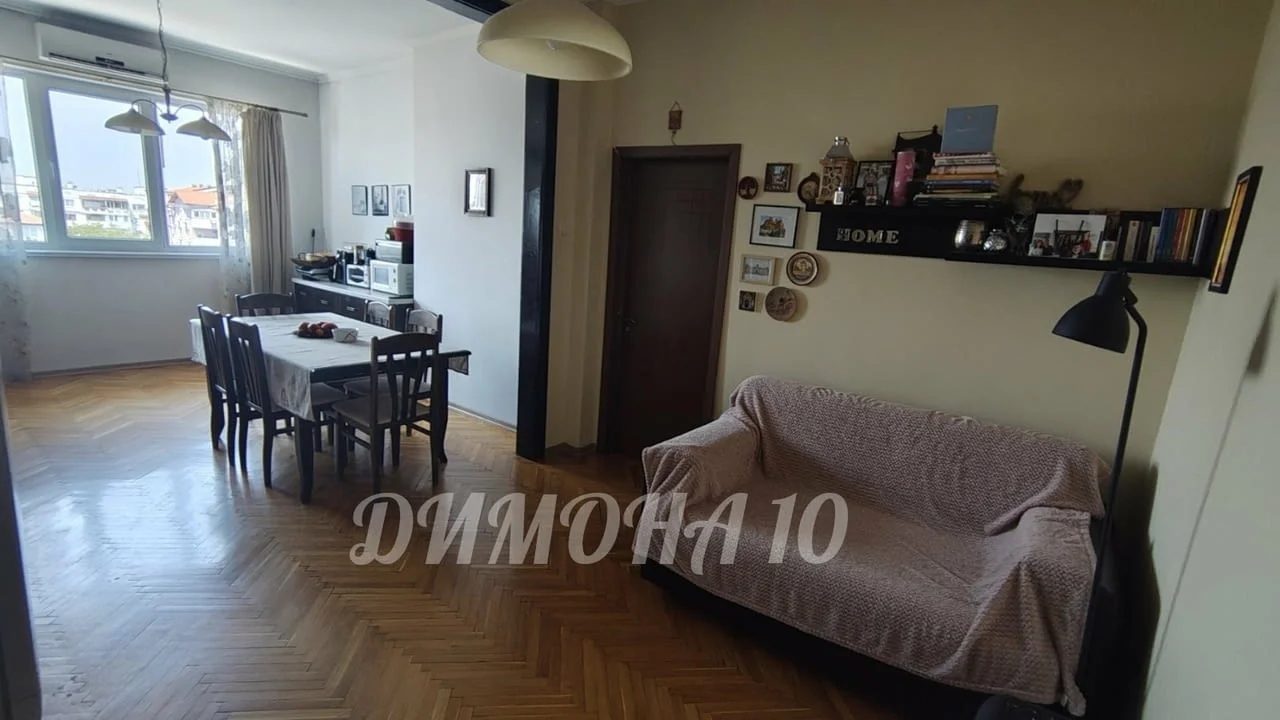 „ДИМОНА 10“ ООД предлага за продажба просторен тристаен апартамент — снимка 2