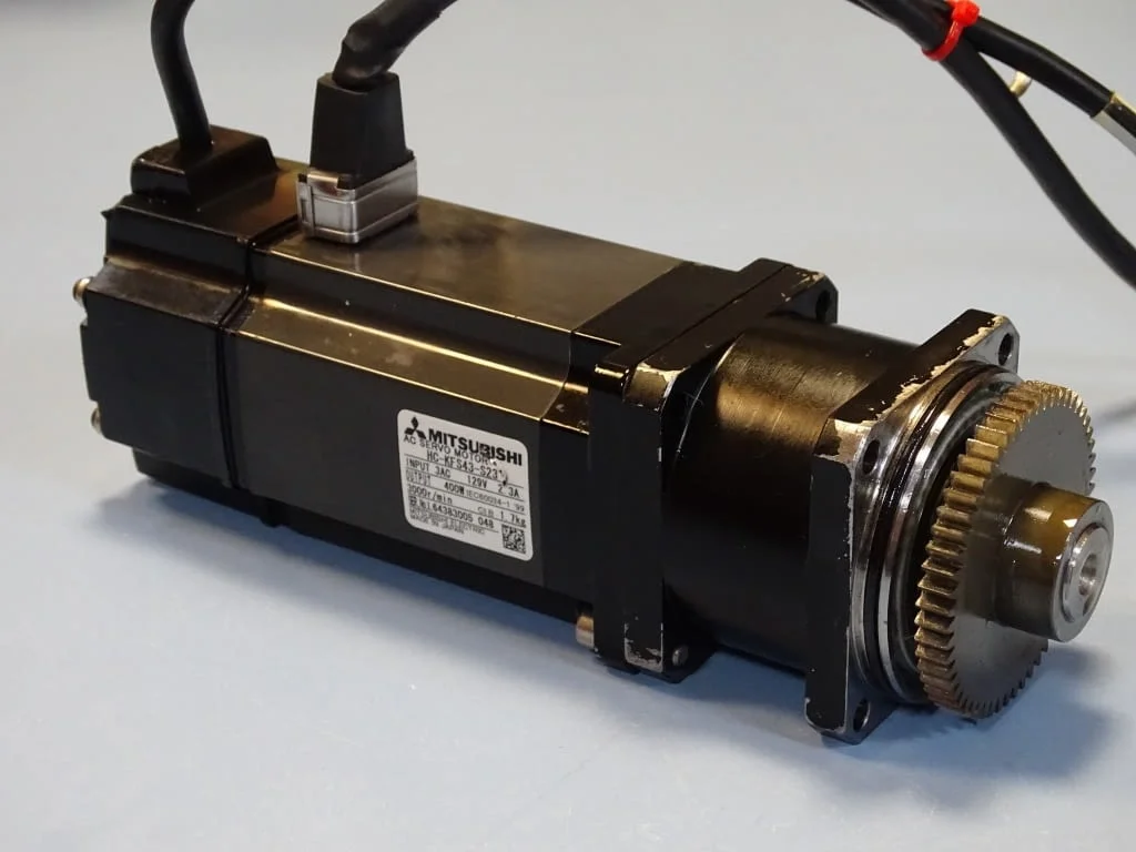 Серво мотор MITSUBISHI HC-KFS43-S23 AC servo motor 129V 3000min-1 — снимка 2
