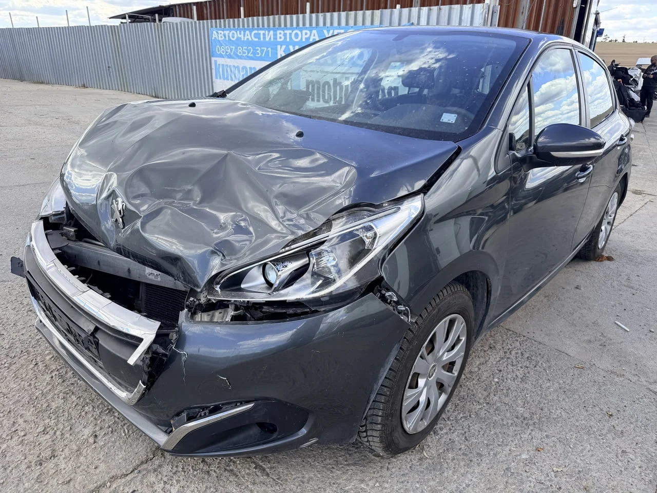 Peugeot 208 1.2 PureTech, двигател HMZ, HM01, 82 кс., 5 ск., 114000 км., 2017г., евро 6D, Пежо 208 1