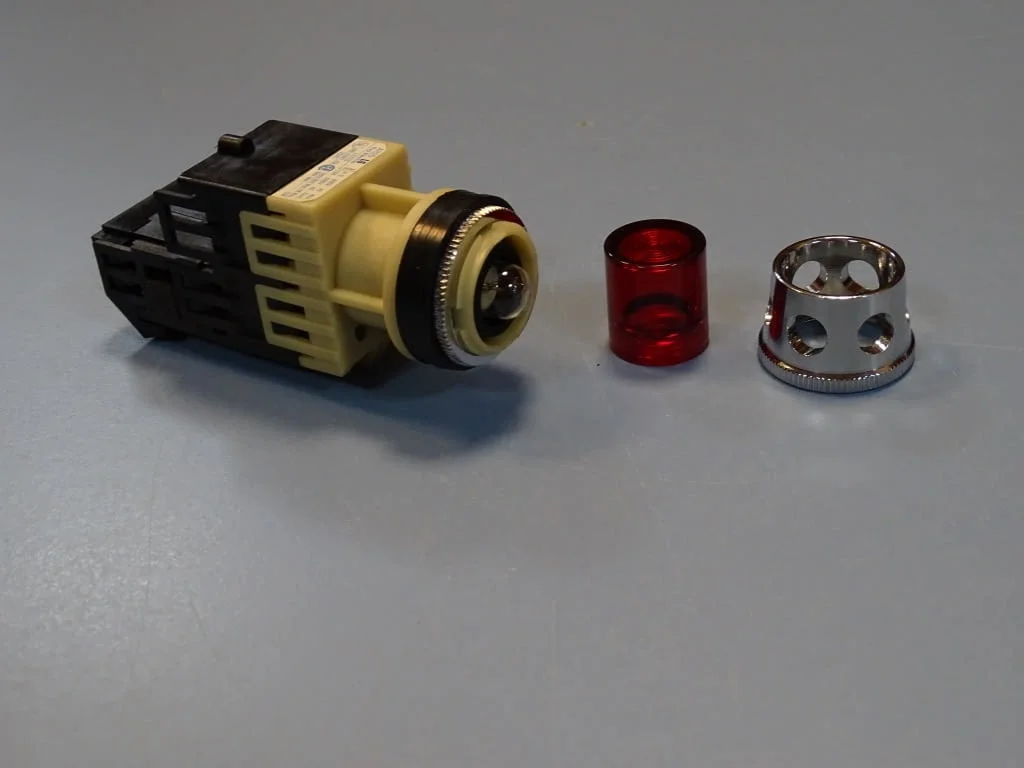 Команден бутон (светещ/задържане)FUJI Electric AH25-L6R10E command switch — снимка 6