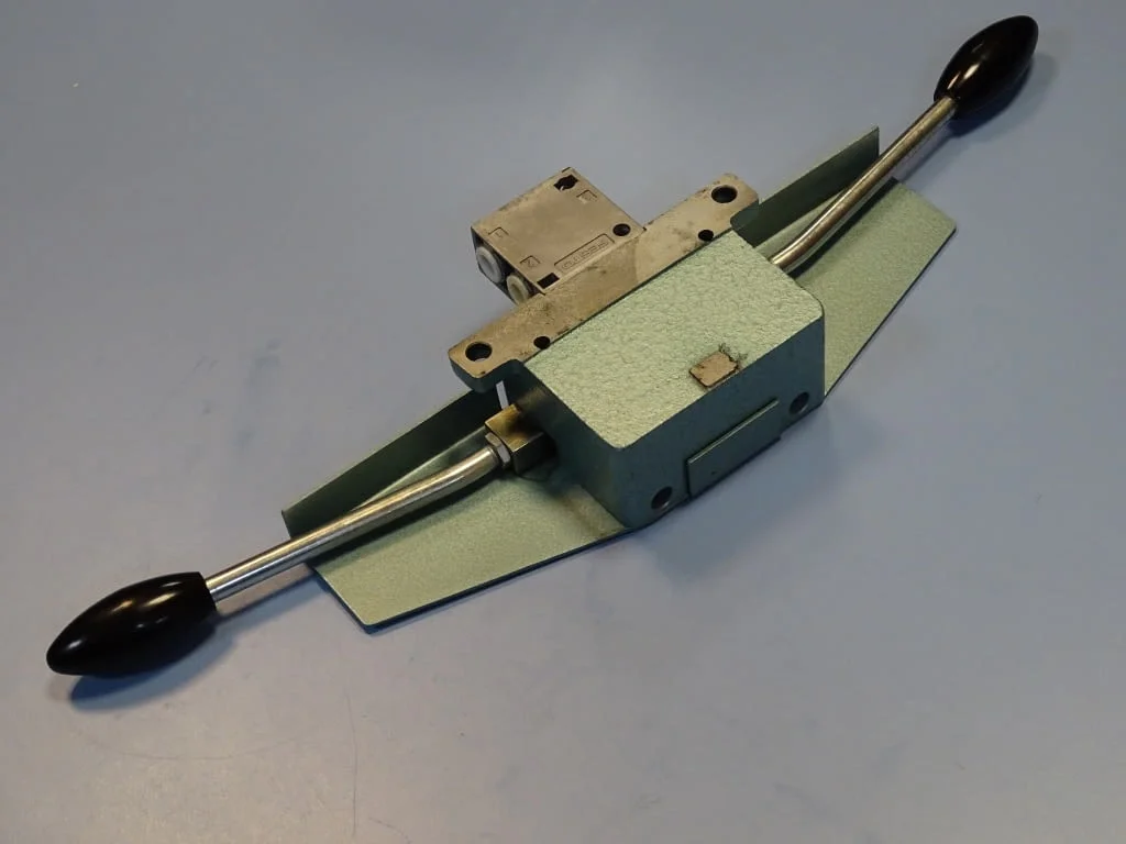 Пневматичен разпределител Festo 10096 ZW-3-1/4 B two handed valve — снимка 5
