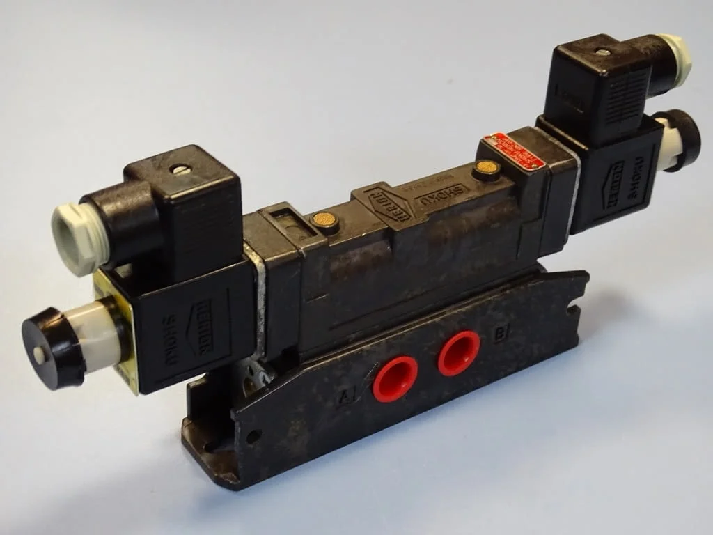 Пневматичен разпределител SHOKU-HERION 5BC-03F solenoid valve 100VAC — снимка 3