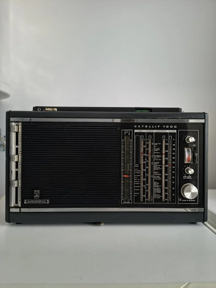 Винтидж радио Grundig Satellit 1000