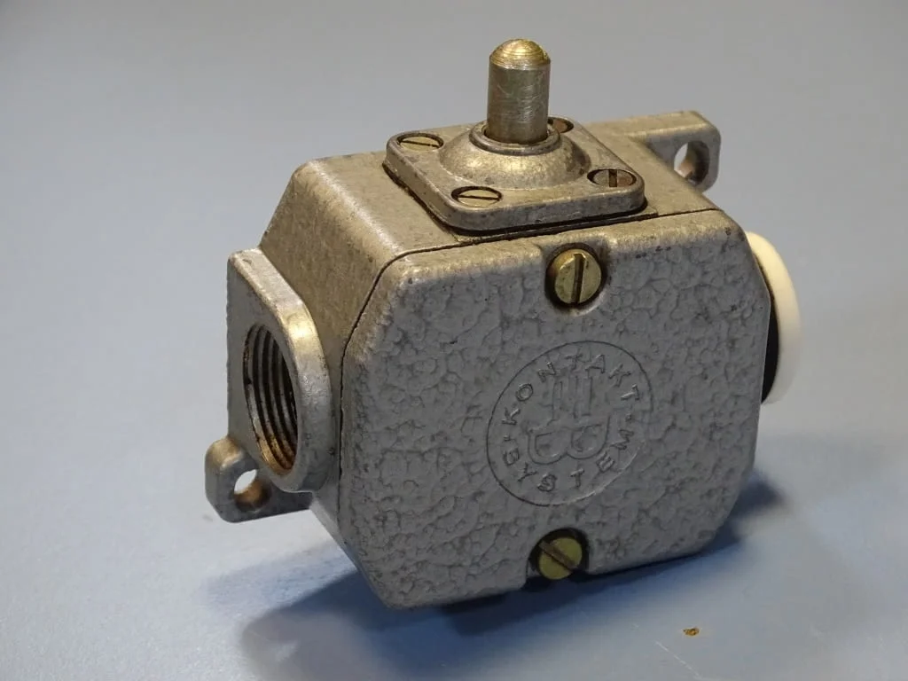 Краен изключвател Kontactsystem GWU 1 St Limit Switch 6A 500V DDR VEB
