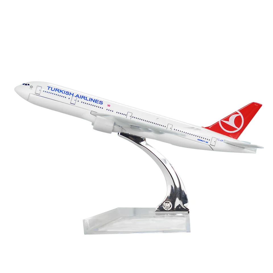 Boeing 777 самолет модел макет Turkish Airlines Истанбул Кушадасъ Анкара Балканите Босфора полет люк