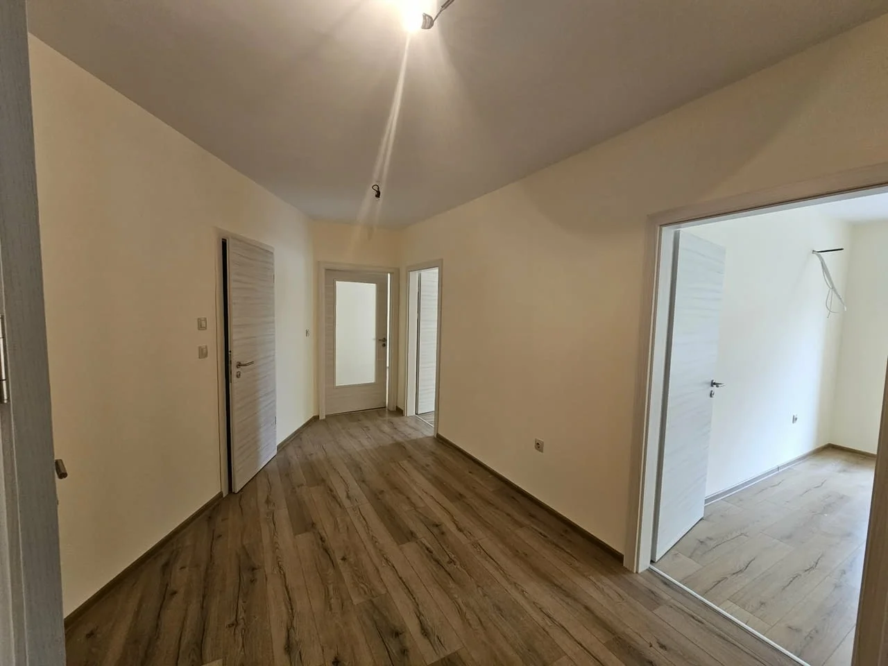 Тристаен Апартамент с паркомясто в престижния комплекс Varna South Bay Beach Residence - — снимка 2