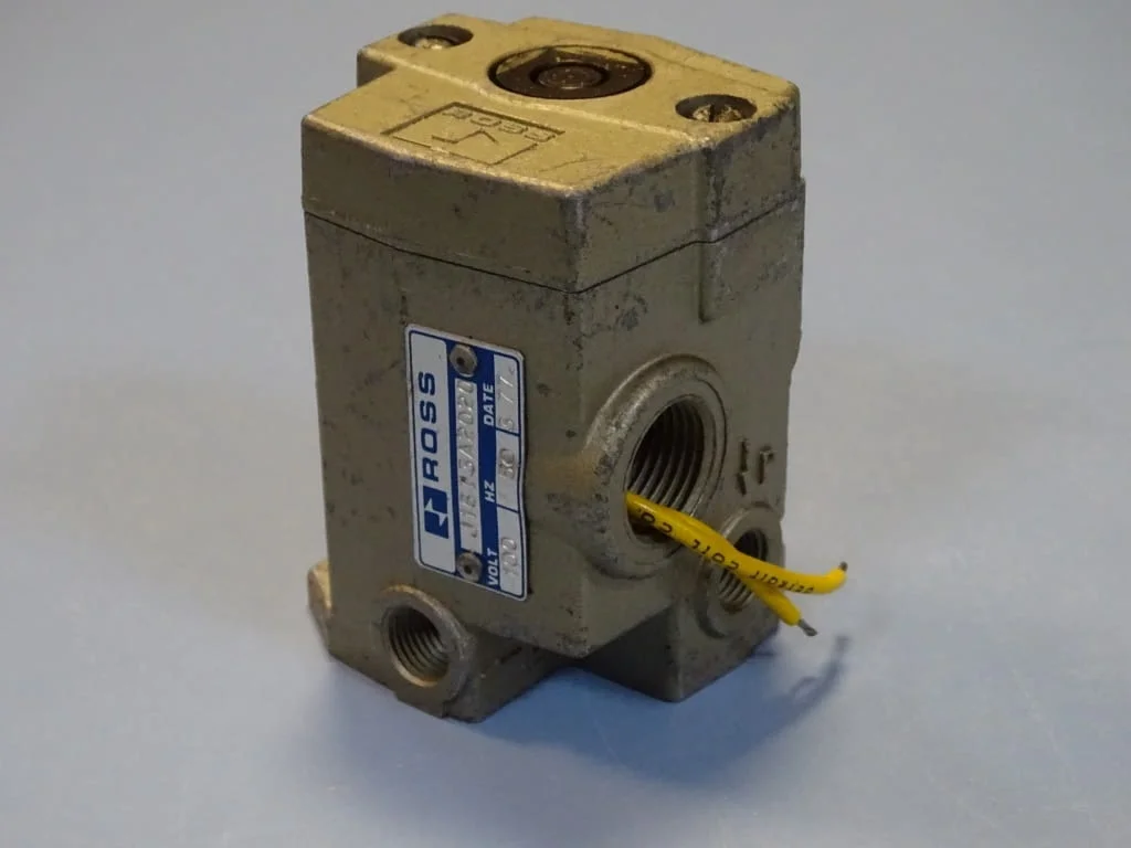 Пилотен пневматичен разпределител за преси ROSS J1613A2020 pneumatic valve 100V — снимка 2