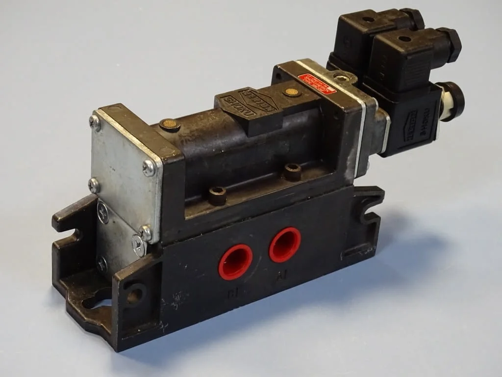 Пневматичен разпределител SHOKU-HERION 5BC-04F solenoid valve 100VAC — снимка 9