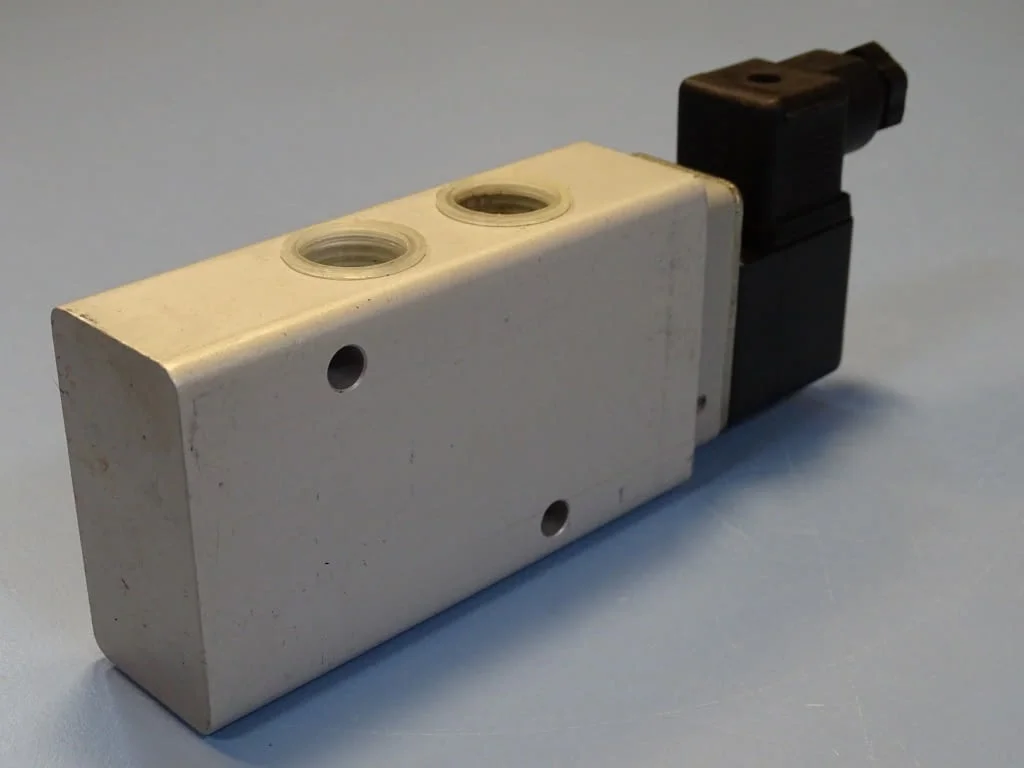 Пневматичен разпределител HERION 2637050 solenoid valve G1/2 2-10Bar — снимка 2