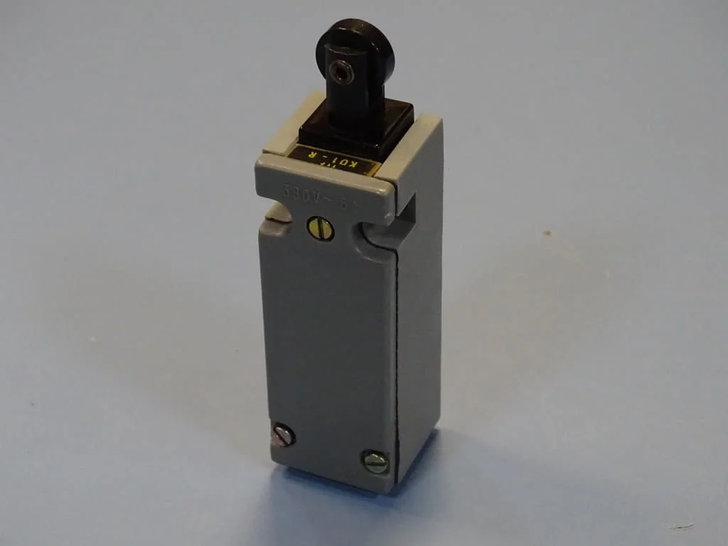 Краен изключвател VEB RFD Robotron KU1-R Limit Switch 6A 380V — снимка 2