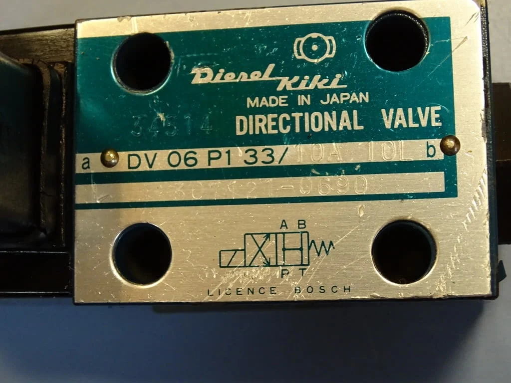 Хидравличен разпределител Diesel Kiki DV 06P133/10A 10L directional valve 100V — снимка 2