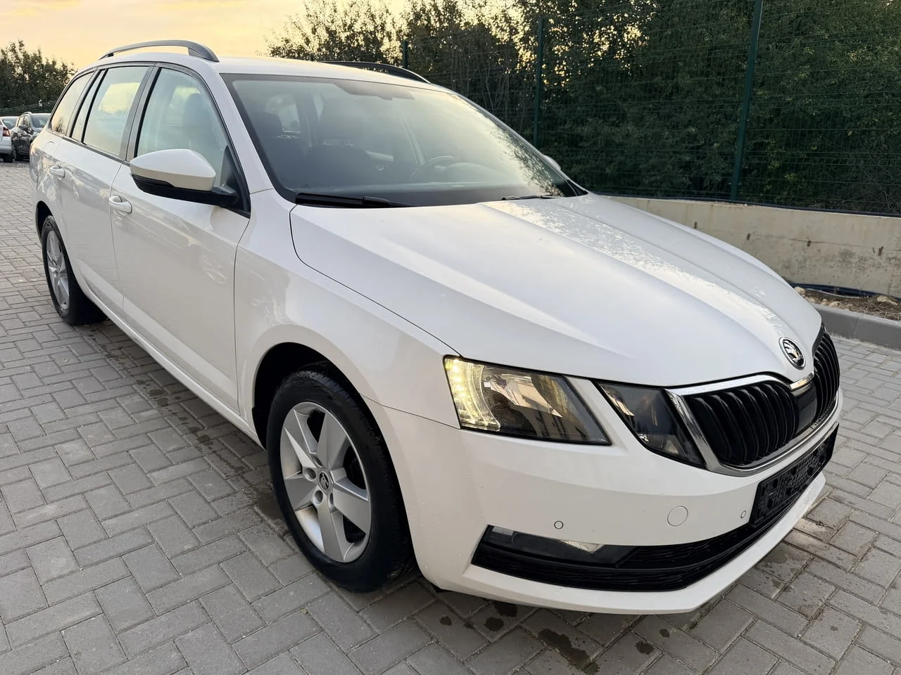 Skoda Octavia комби 1.5 TSI 150 кс., 6 ск., 2018 г., евро 6, 2 ключа, теглич, много добро състояние