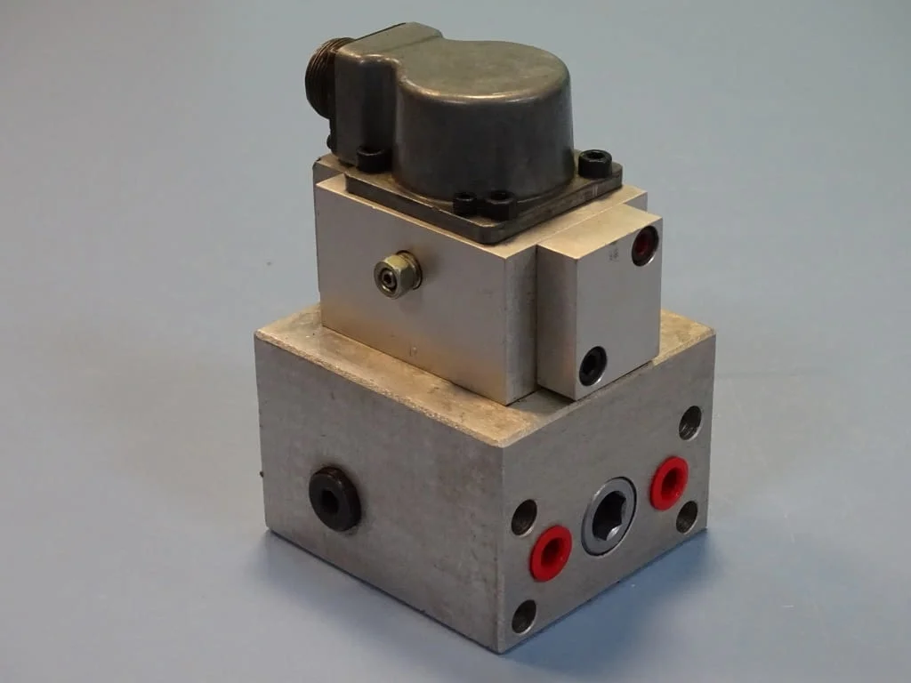 Серво клапан MOOG mod 77-720/77-715 flow control servo valve — снимка 4