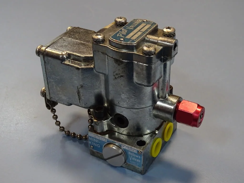 Магнет вентил Bellows Valvair Parker B-33-A/LBMO-343-GLEA pilot valve solenoid 220V — снимка 3