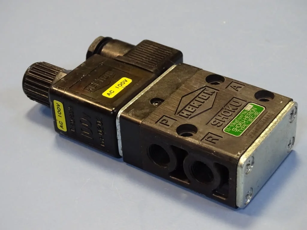 Пневматичен разпределител SHOKU-HERION 3EC-8E solenoid valve 100VAC — снимка 2