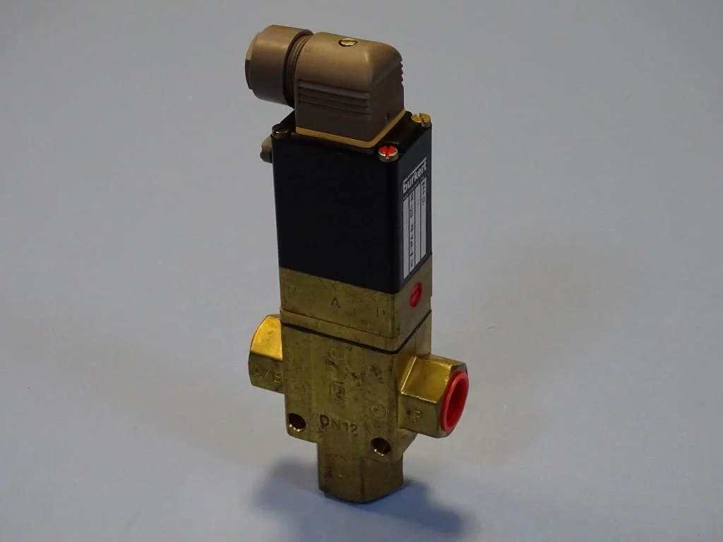 Магнет вентил Burkert 344-D solenoid valve 24VDC G1/2 — снимка 2