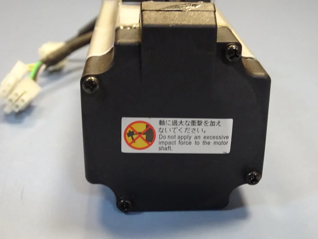 Серво мотор Omron R88M-G40030H-BS2 AC servo motor 1.3Nm 106V — снимка 2
