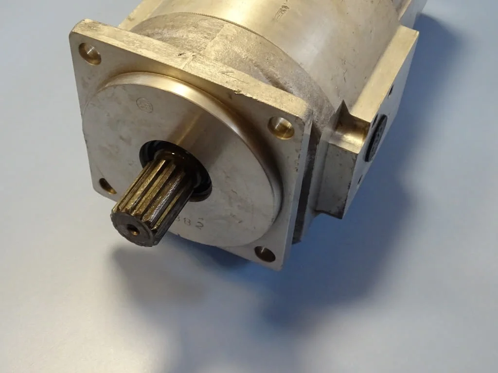 Хидравлична зъбна помпа "Prva Petoletka" Hydraulic pump — снимка 2