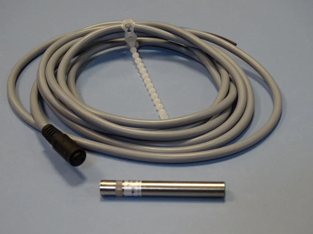Индуктивен датчик Baumer Electric IFR 06.26.35/S8/L inductive sensor — снимка 5