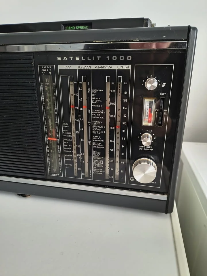 Винтидж радио Grundig Satellit 1000 — снимка 3