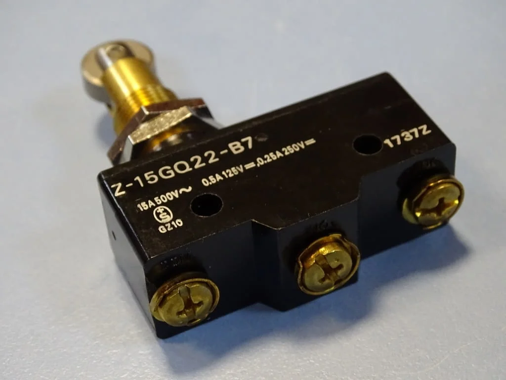 Краен микроизключвател Omron Z-15GQ22-B7 Limit Switch 15A/500VAC — снимка 4