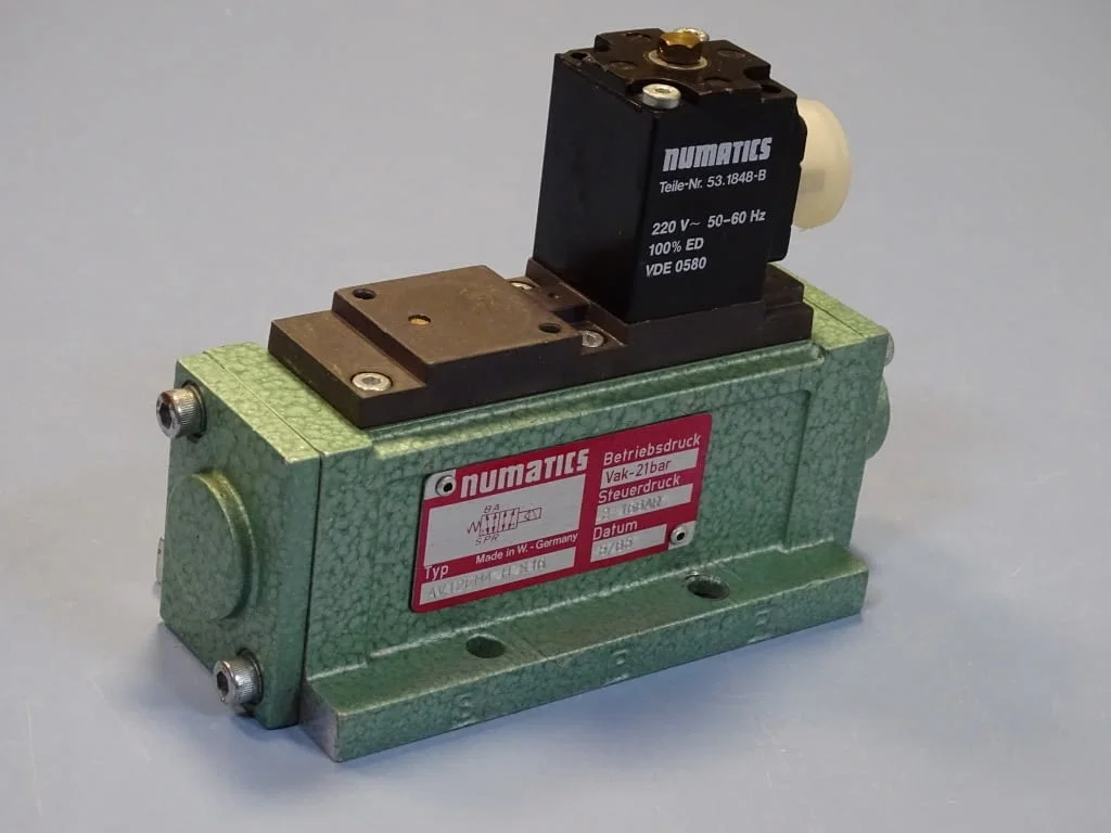 Пневматичен разпределител Numatics AV12EM4HS16 Solenoid Valve 220VAC — снимка 3