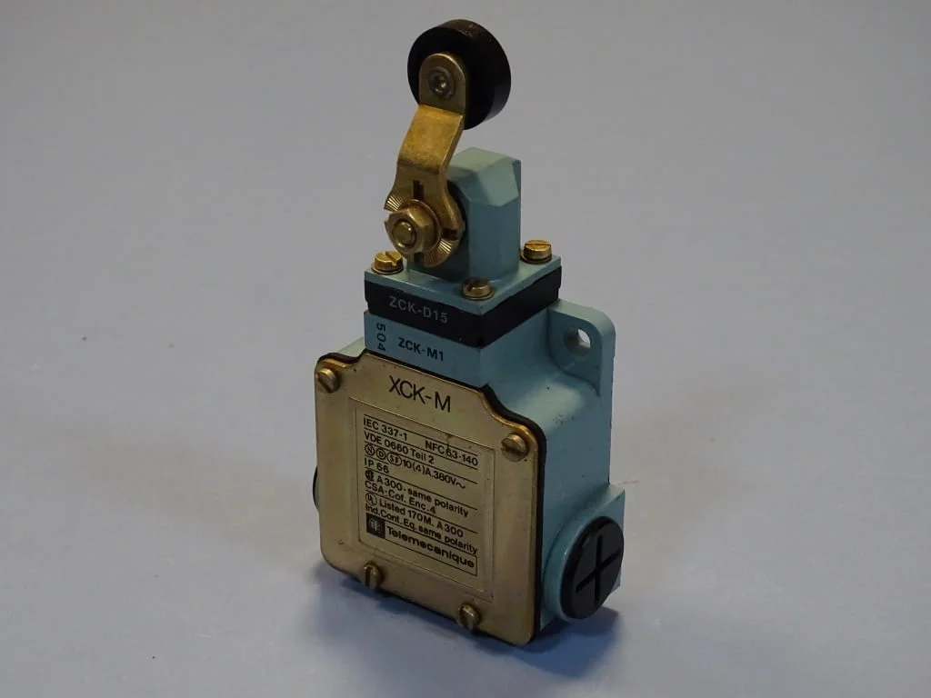Краен изключвател Telemecanigue XCK-M115 Limit Switch 240VAC — снимка 2