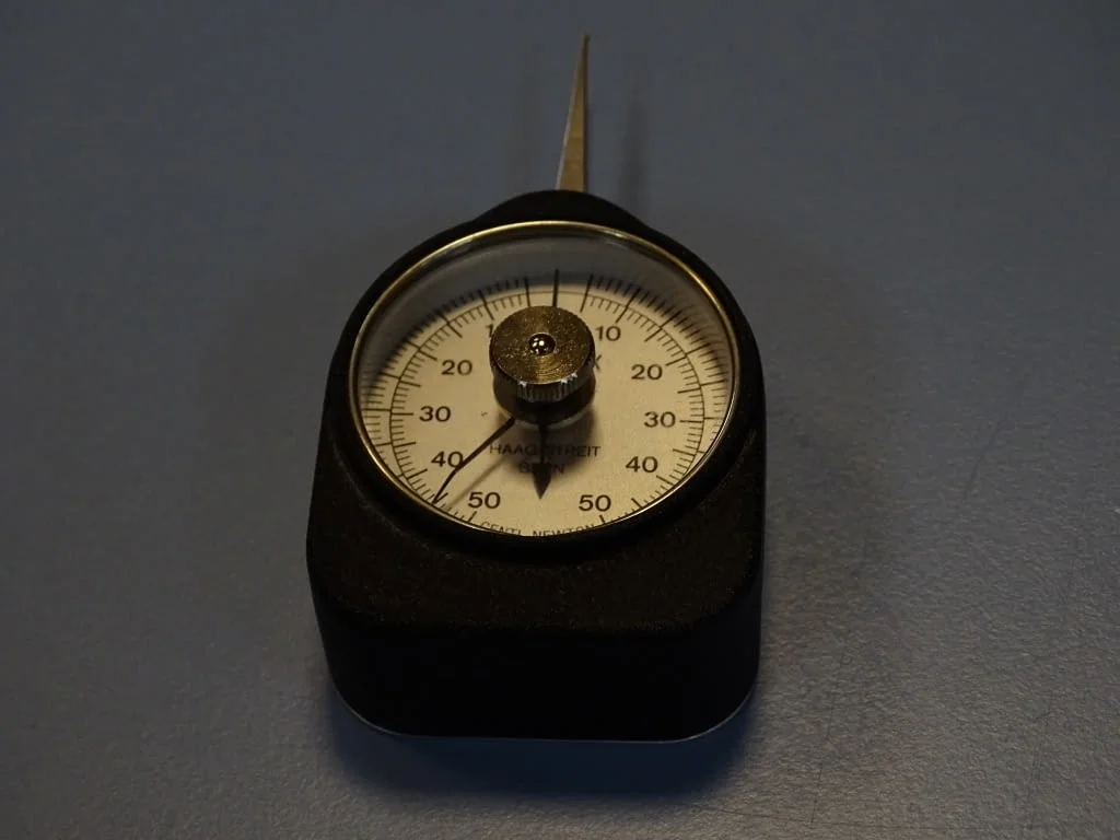 Грамометър CORREX HAAG-STREIT Bern tension gauge Gramm Pond 50-0-50 — снимка 2