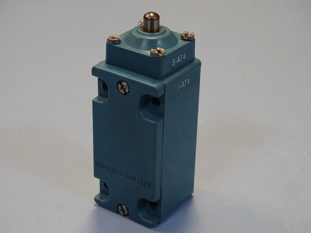 Изключвател краен Klockner-Moeller AT4/i limit switch 220V — снимка 7
