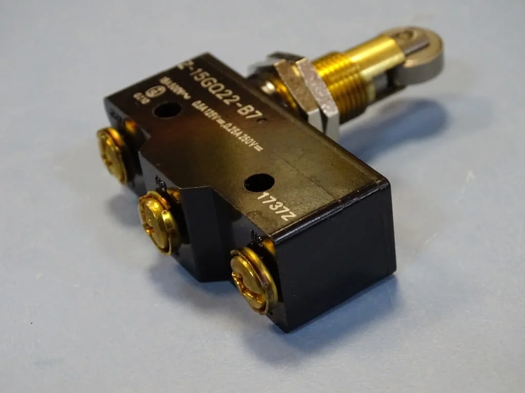 Краен микроизключвател Omron Z-15GQ22-B7 Limit Switch 15A/500VAC — снимка 2