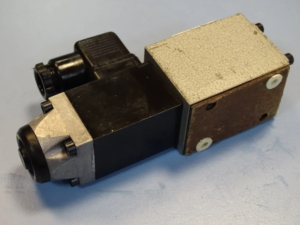 Хидравличен разпределител WADOWICE 4WE6Y51/AG24NZ4 directional valve 24VDC — снимка 6