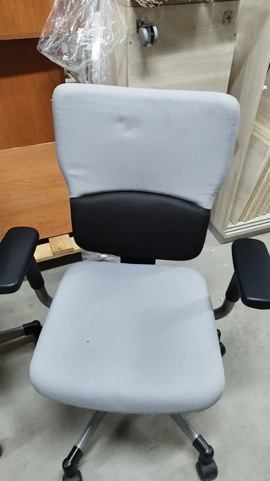 Офис столове Steelcase сиво и черно текстилна дамаска — снимка 3
